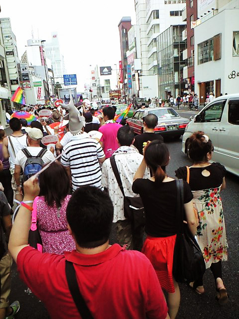 歩く人達。 歩く人達。