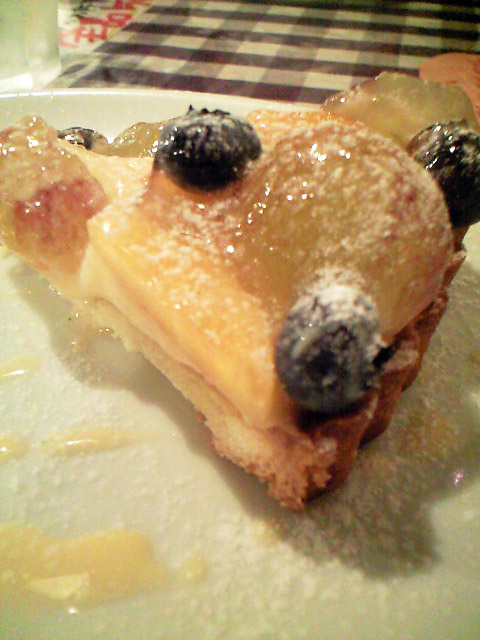 季節のフルーツタルト。