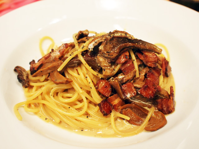 ポルチーニとベーコンのクリームソース。 ポルチーニとベーコンのクリームソース。