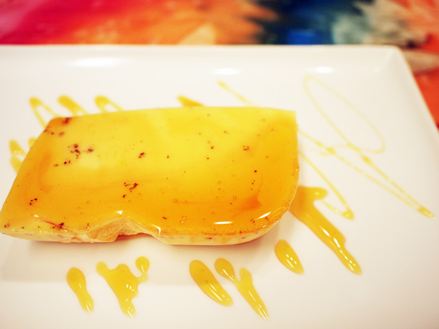 デザートはタヒチアンバニラを使ったカスタードプディング。じょにお作。 デザートはタヒチアンバニラを使ったカスタードプディング。じょにお作。