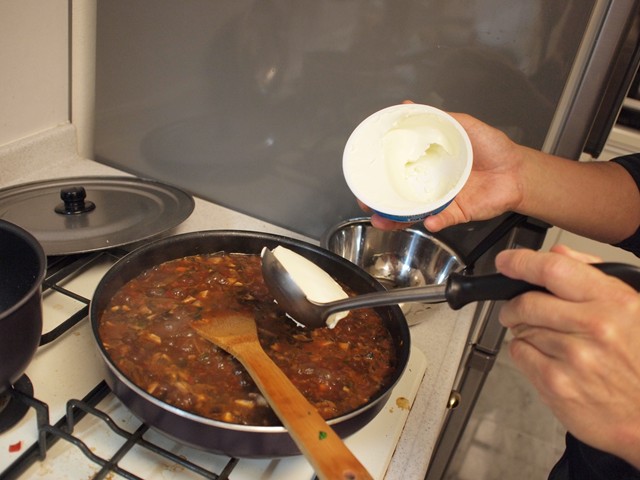 マスカルポーネは風味が穏やかなクリーム状のチーズ。ティラミスの材料でおなじみ。