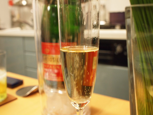 こちらはNV。お年越しの時に飲んだ。赤のラベル。