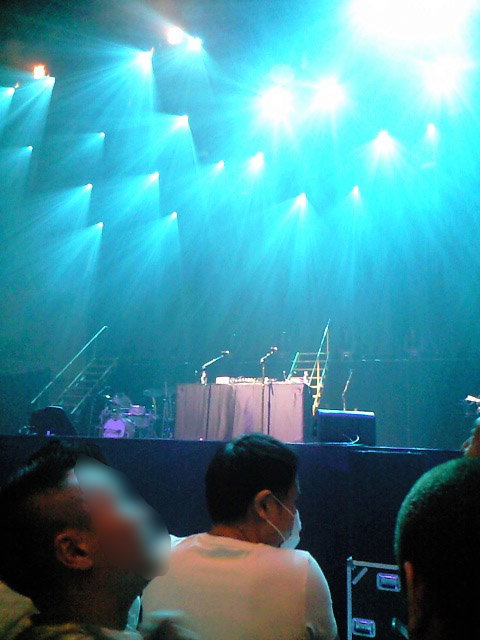 こんな感じ。公演中は写真が撮れない（撮ろうと思えば取れる環境ではあったが）ので、前に。