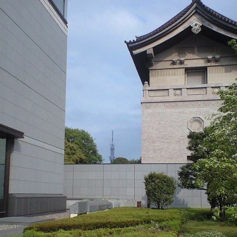 平成館を出てふと見ると、東京スカイツリーができていた。 平成館を出てふと見ると、東京スカイツリーができていた。