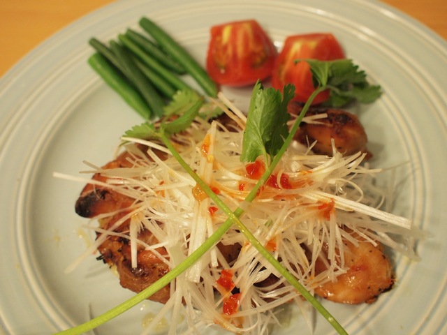 今回の付けあわせはトマトと茹でたインゲン。（白和えの時の残り　笑）