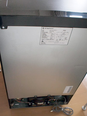 背面。下部に空きが。