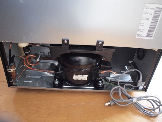 コンプレッサー丸出し。。ちなみにこれはGE製。アメリカって感じ。