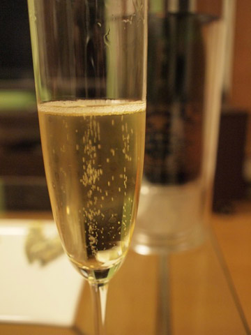 泡立ちは普通～やや穏やか。