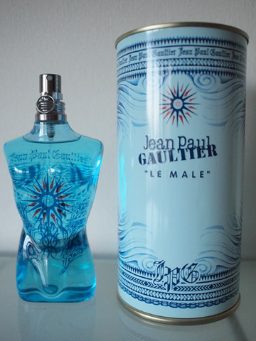 パッケージ。缶入り。