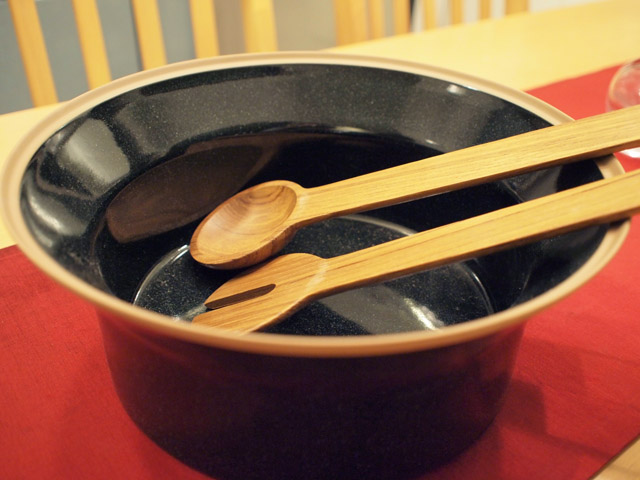 スカンジナビアンデザインのサラダボウル。いろいろと使えそう。 スカンジナビアンデザインのサラダボウル。いろいろと使えそう。