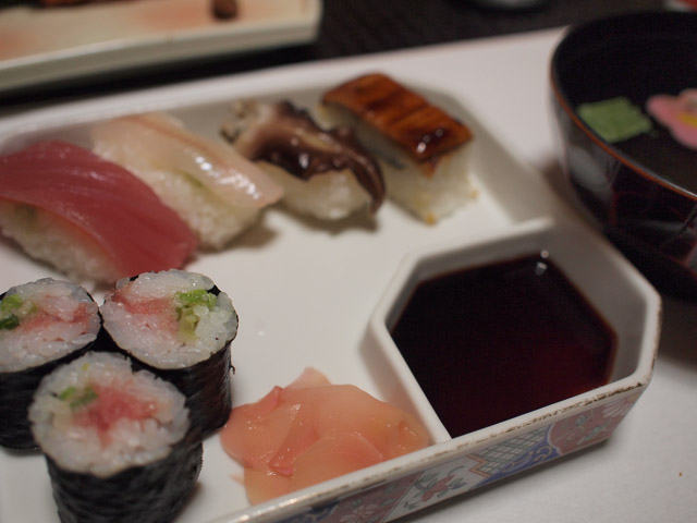 結構腹がいっぱいになっていたのだが、〆は白米でなく寿司だったのでぺろりと食えた。