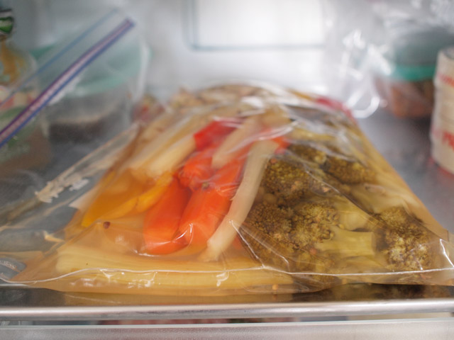 2日前から漬けて出番を待つピクルス。