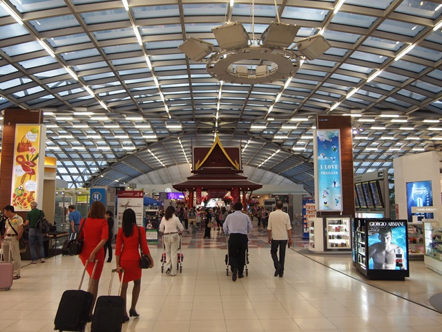 バンコクのスワンナプーム国際空港で乗り換え。