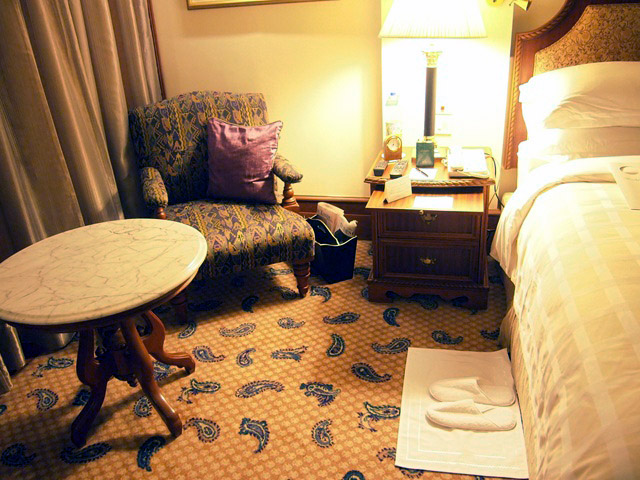 ベッドサイド。