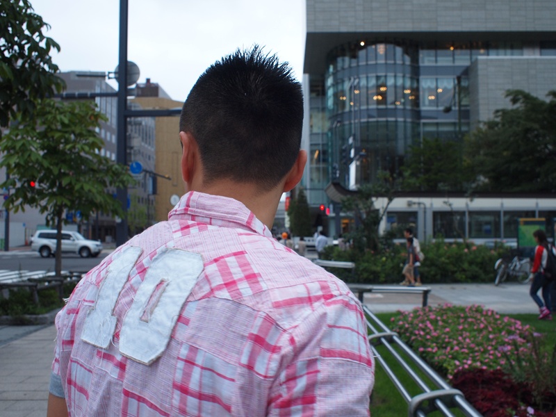 旅行先まで来て相変わらず背中しか見せないじょにお。