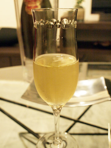 明るい色をしている。