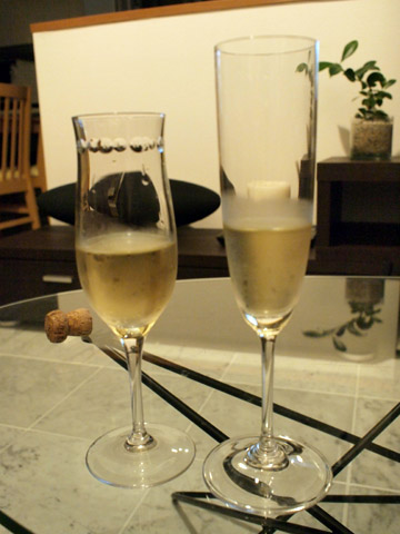 違ったシャンパーニュグラスで。