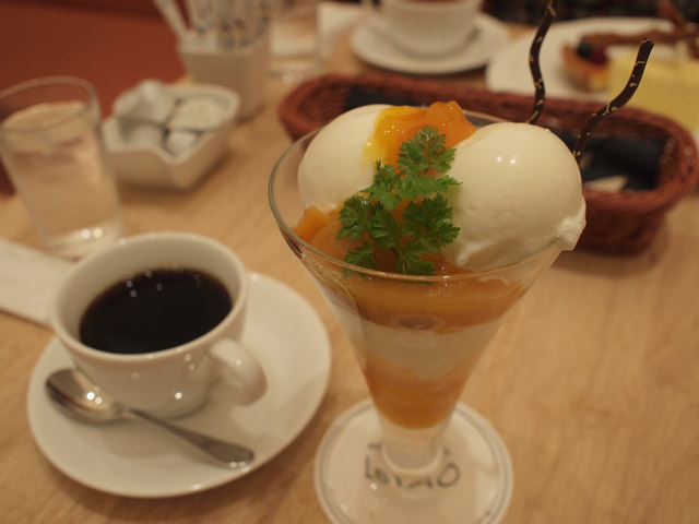 パフェ。数量限定とか。