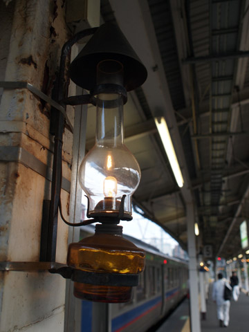 小樽駅のランプ。風情がある。