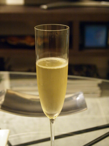  泡は静かに立ちのぼる。