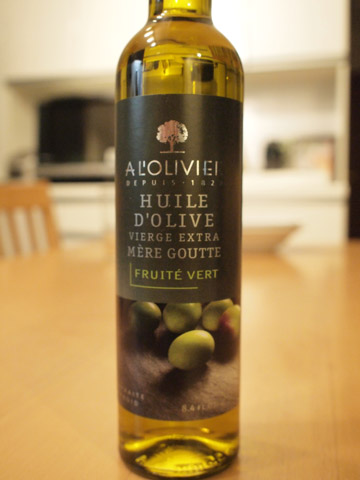 えい、もののついでにオリーブオイルも。最近使っているA L'olivier。これはフルーティーなタイプ。