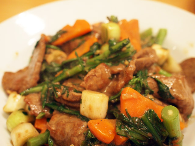 コツは強火で一気に、火の通りにくい物から炒めるという、中華の基本でOK。