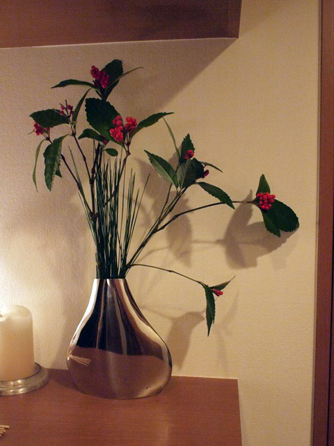 大王松の葉と千両。