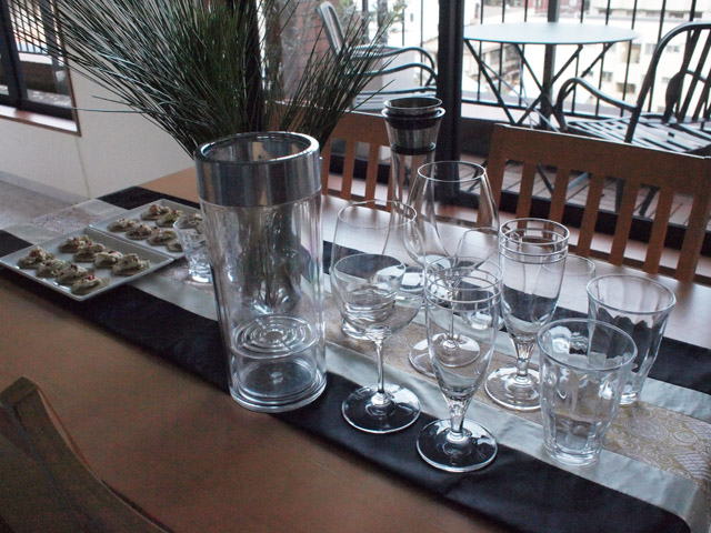 客人の到着を待つ。準備は慌ただしいが、終えてしまうと気持ちがいい。この時が好きだ。