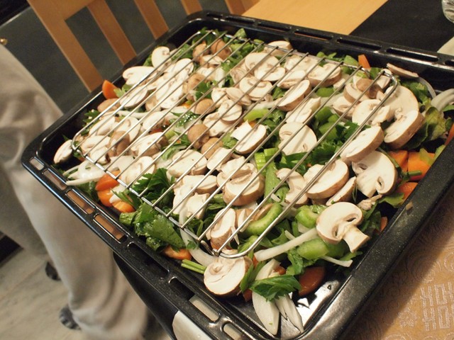 その上に焼き網をセットして…