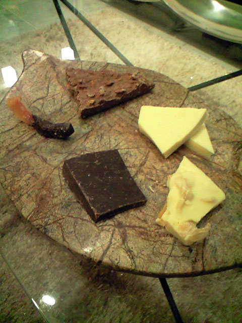 個人的には一番手前のレモンチーズと、その左のビターが好み。