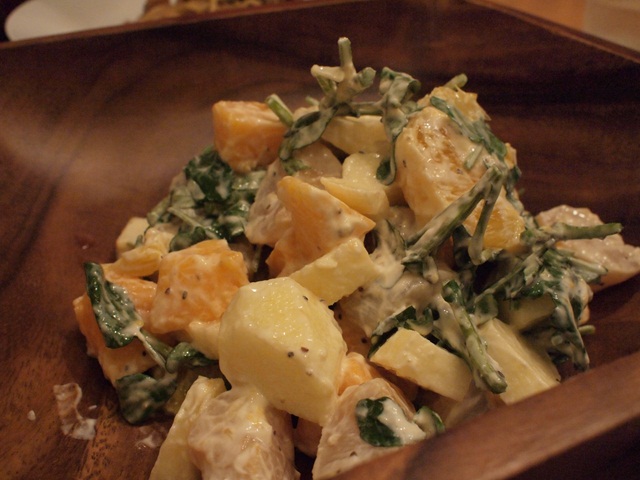 パパイヤ、りんご、オレンジのヨーグルトサラダ。