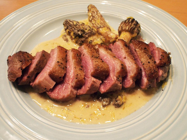 ハンガリー産鴨むね肉のロースト　モリーユ茸のオレンジクリームソース
