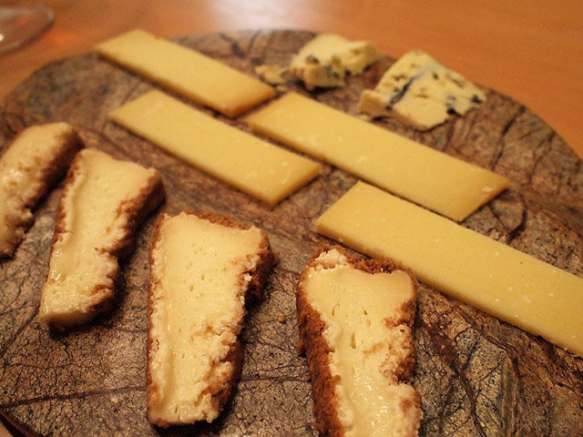 熟成チーズ　カルバドスブリー、36ヶ月熟成コンテ、ケイヴマンブルー