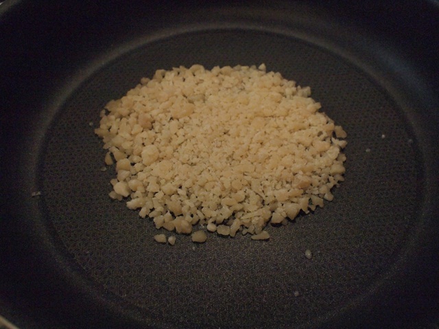 フライパンに乗せて加熱する。