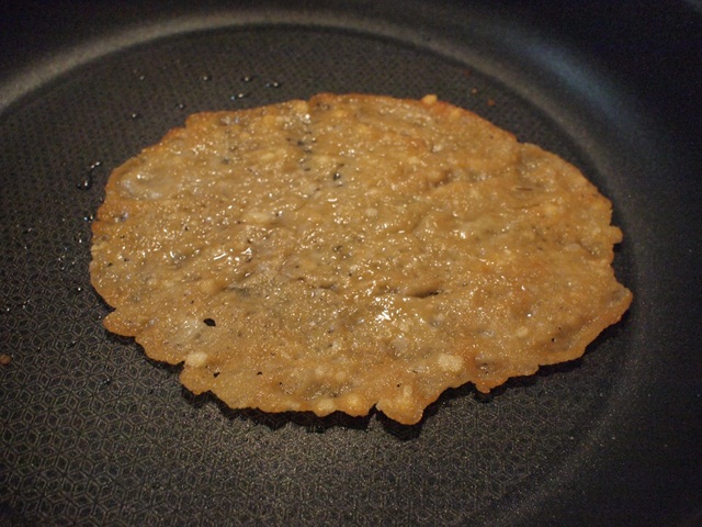 返して反対の面を焼く。お好み焼きではない。（笑）