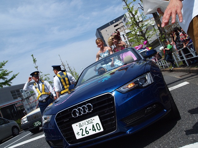 自分が参加したのは、アウディのフロート。アウディからはA5カブリオレが出ていた。