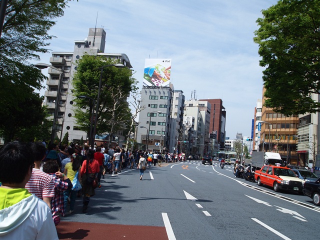 隊列は続くよ。