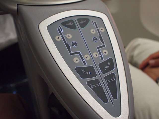 飛行機ヲタ用画像。（笑）シートの操作盤。