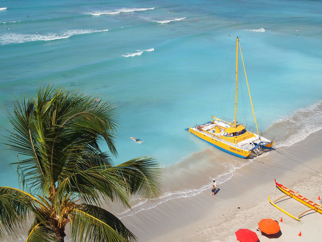 部屋から下を眺めると絵葉書のよう。って絵葉書がこういう景色を選んで写すんだっけ。（笑）