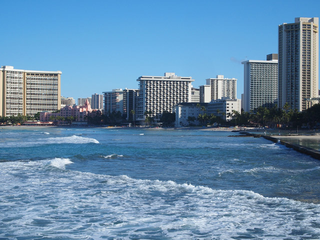 ホテルの方面を振り返る。