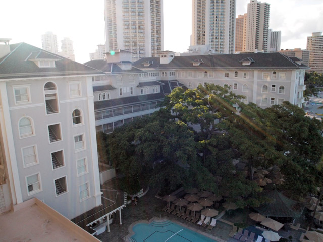 朝のモアナ・サーフライダー。