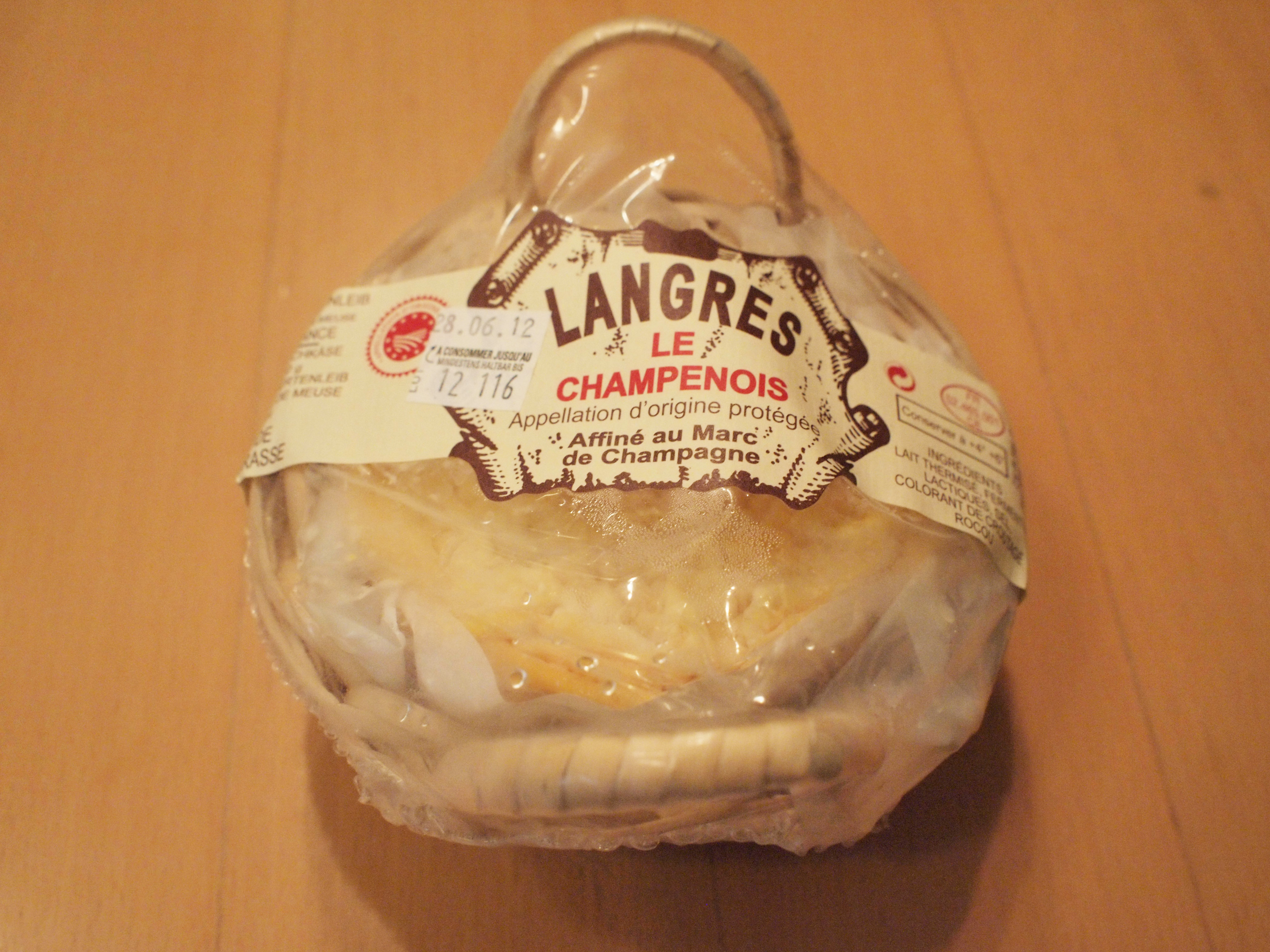 Langres Le Champenois。かご入り。