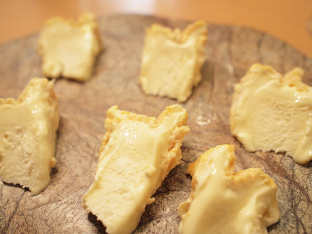 表皮はオレンジ色。