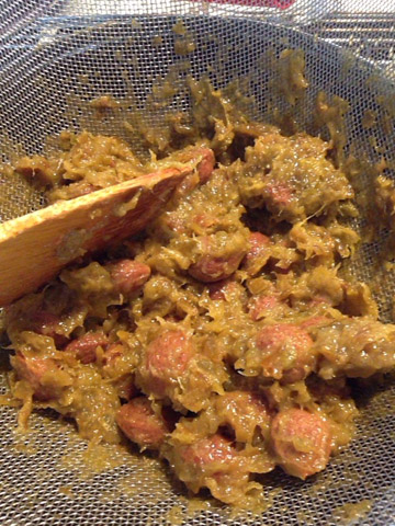 結構力も手間も要る。だいぶ実が取れてきた。もう一息。