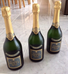 床に置くのも何だが、箱で届いて開梱してすぐ撮ったので。この後すぐセラーに直行。