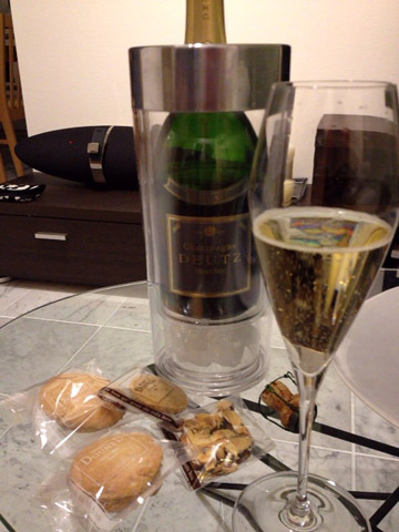 甘口なので、ダックワーズなどの軽いお菓子とともに。