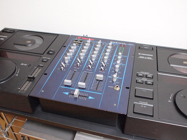 書斎にあるDJセット。