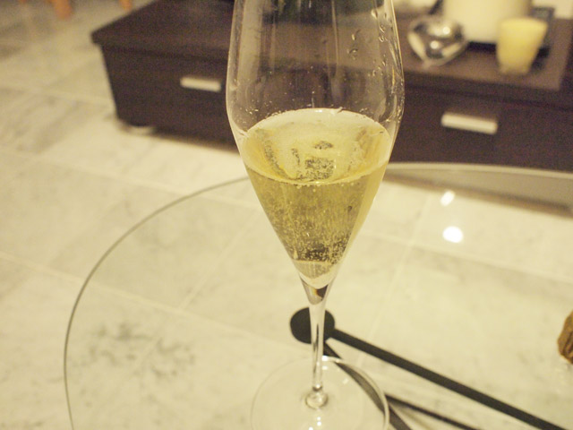 写真だと色の再現性が微妙だが、だいたいこんな感じの色。