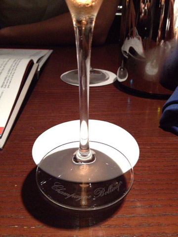 底部にボランジェの名のエッチングがあるグラスで。