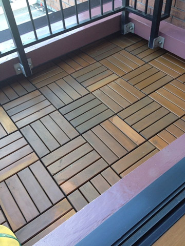 敷き終わり。傷み加減を考慮してローテートしたので、影になっていた部分などの色ムラが。 敷き終わり。傷み加減を考慮してローテートしたので、影になっていた部分などの色ムラが。